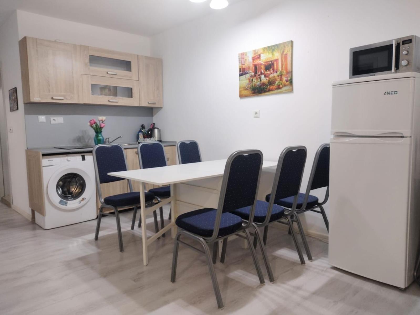 Private apartment with parking and pool