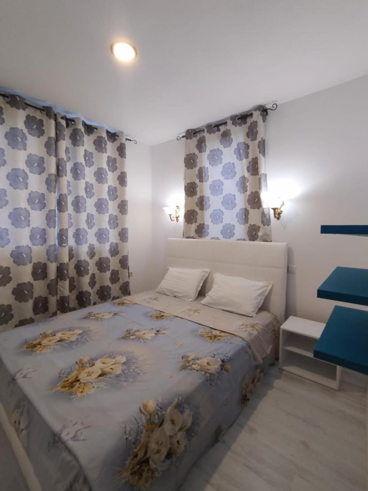 Private apartment with parking and pool