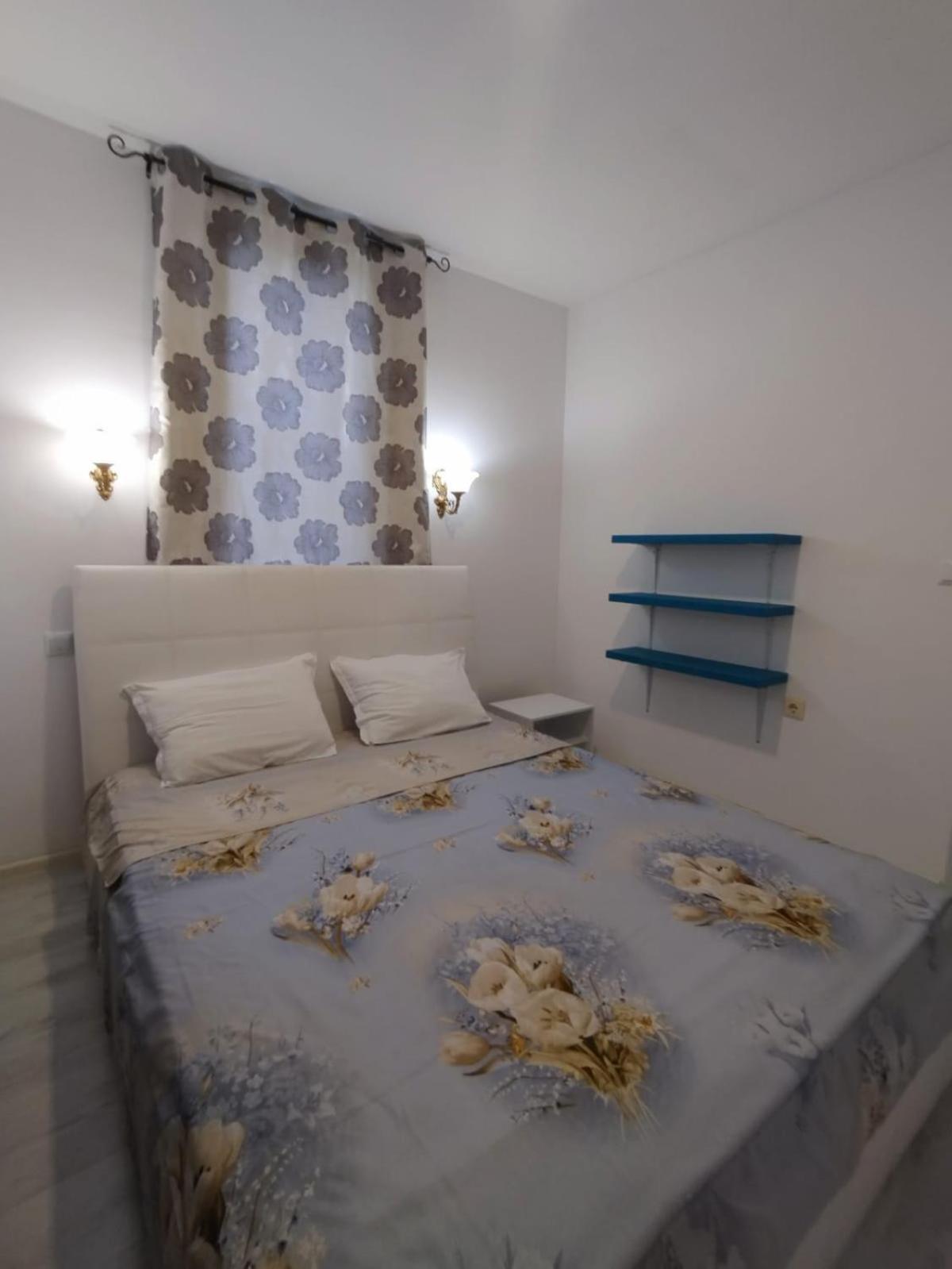 Private apartment with parking and pool
