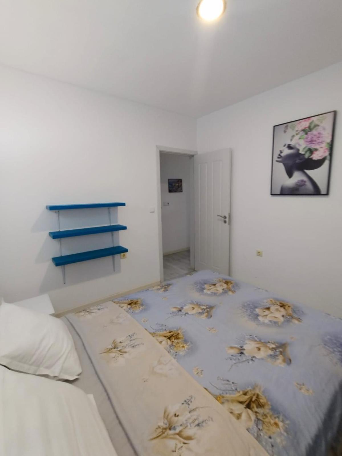 Private apartment with parking and pool