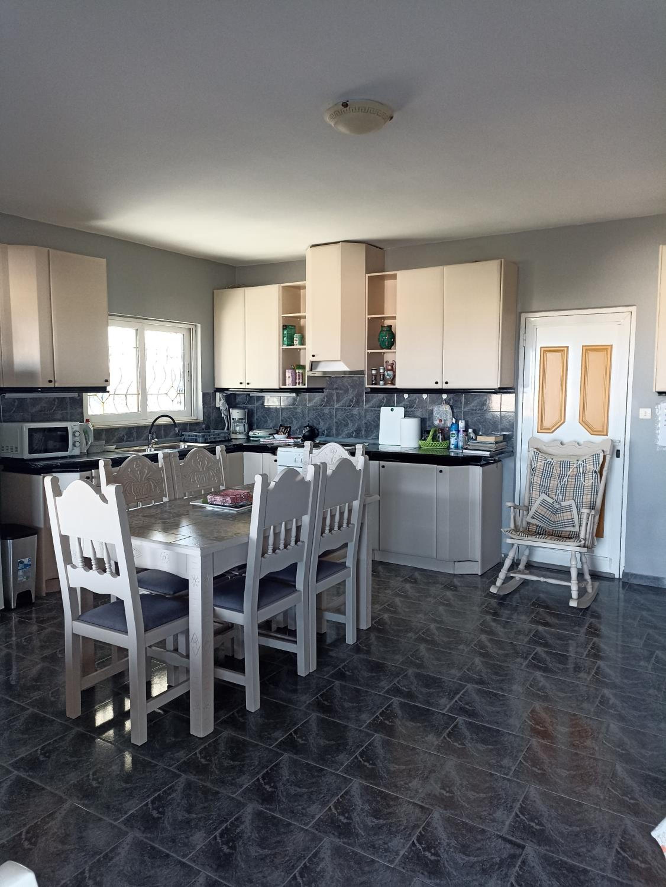 Seven Seas Apartments view 5