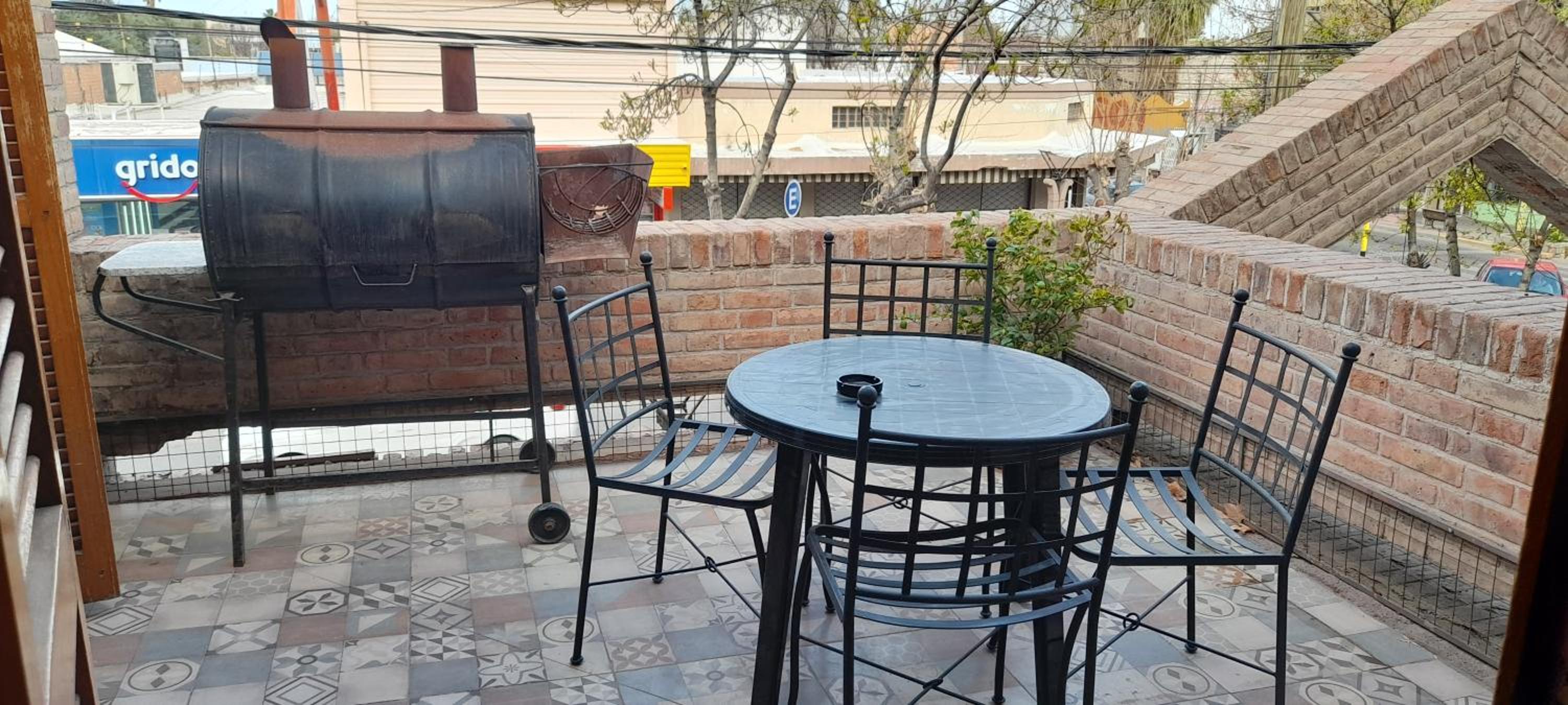 Departamento céntrico en San Martín, amplio, con aire acondicionado y cochera privada