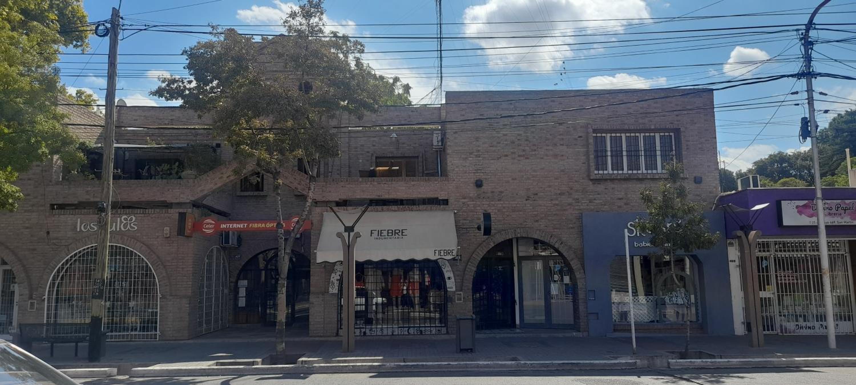 Departamento céntrico en San Martín, amplio, con aire acondicionado y cochera privada