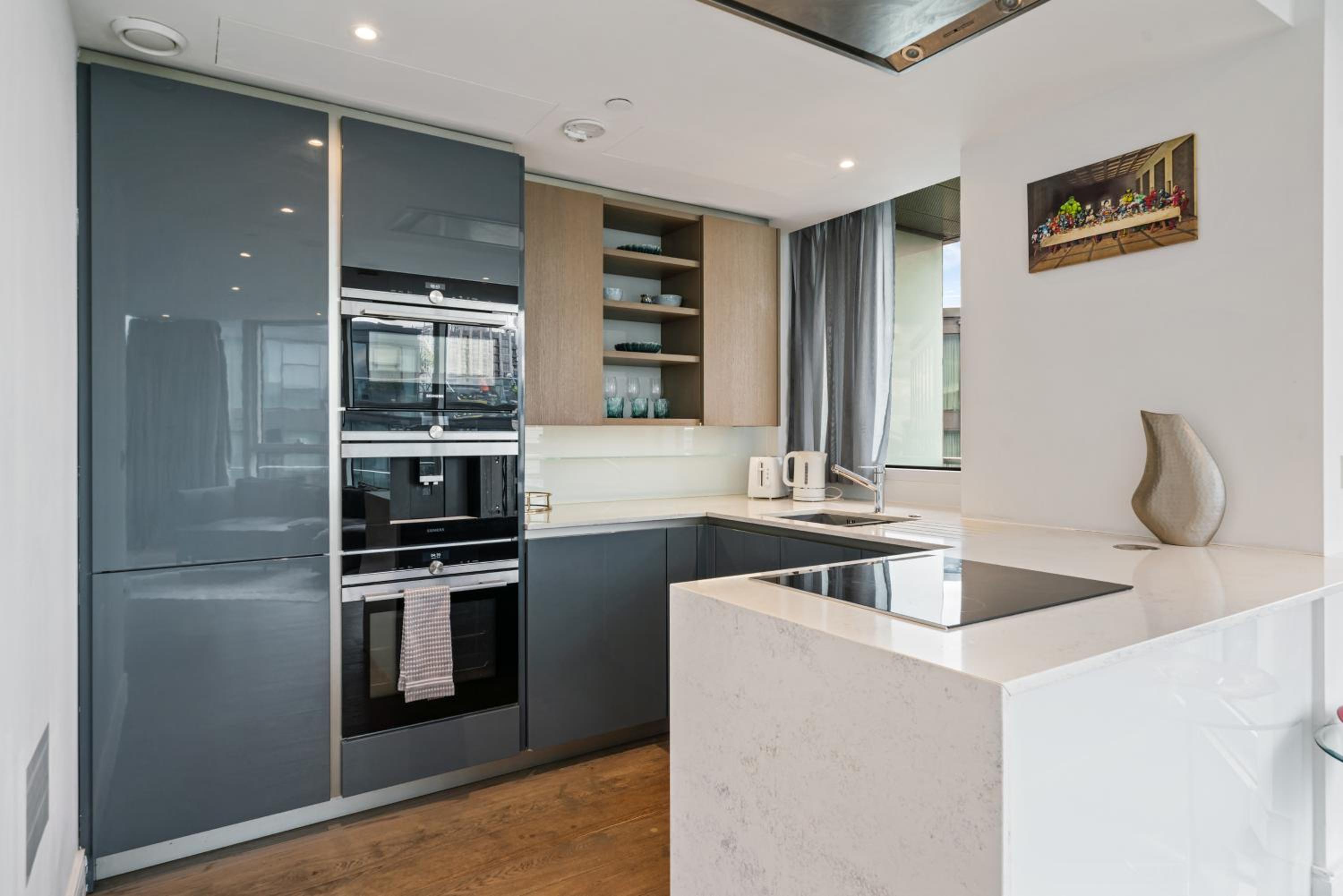 Battersea Luxurious Flat with AC and Free Parking view 4
