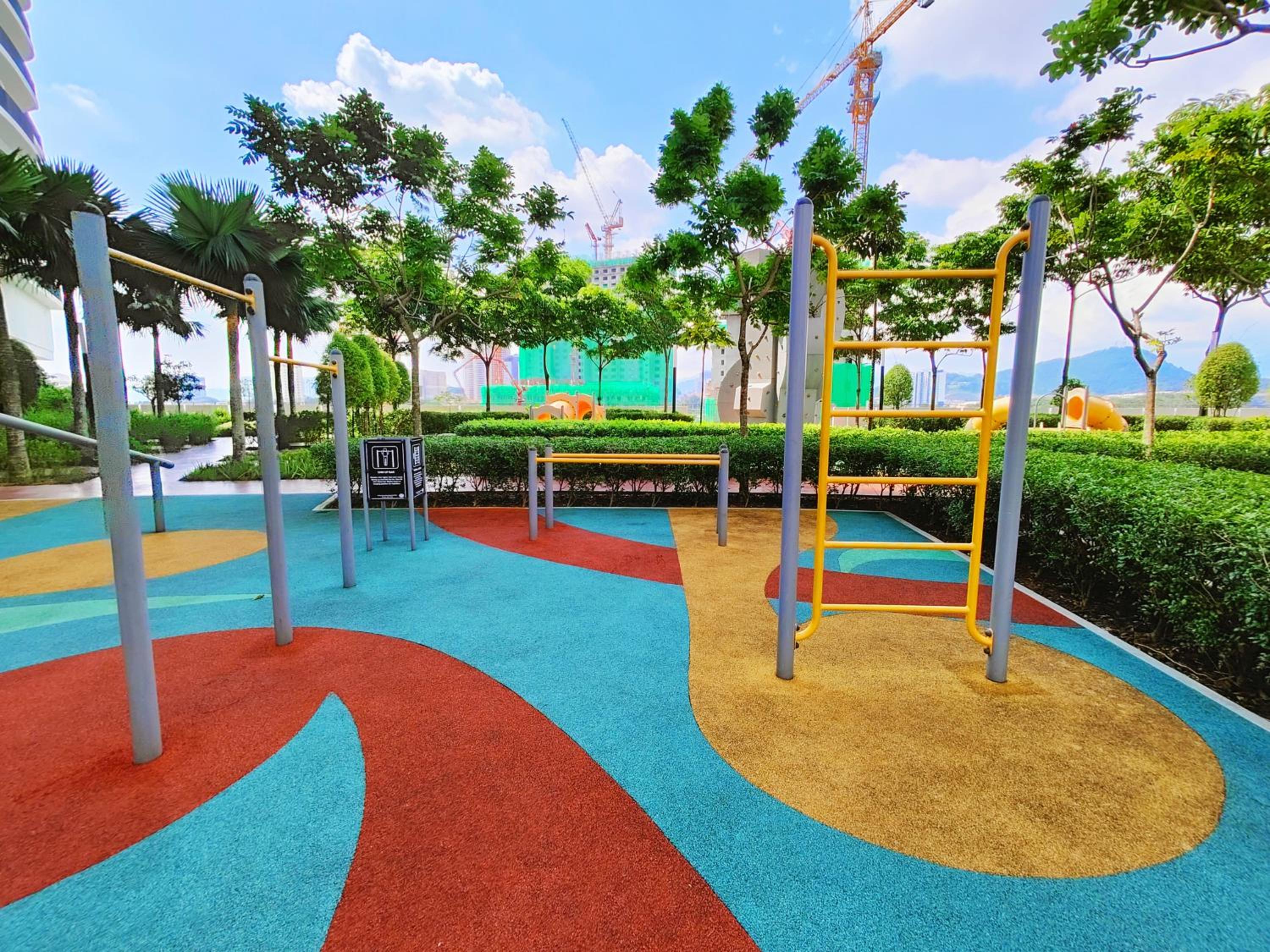 Central KL City Condo with Balcony Infinity Pool & LRT MRT & KLCC Mall Access