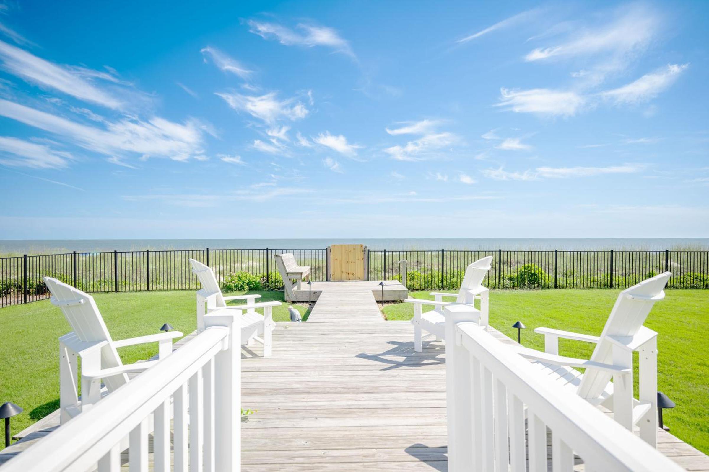 Serenity by the Sea by Oak Island Accommodations