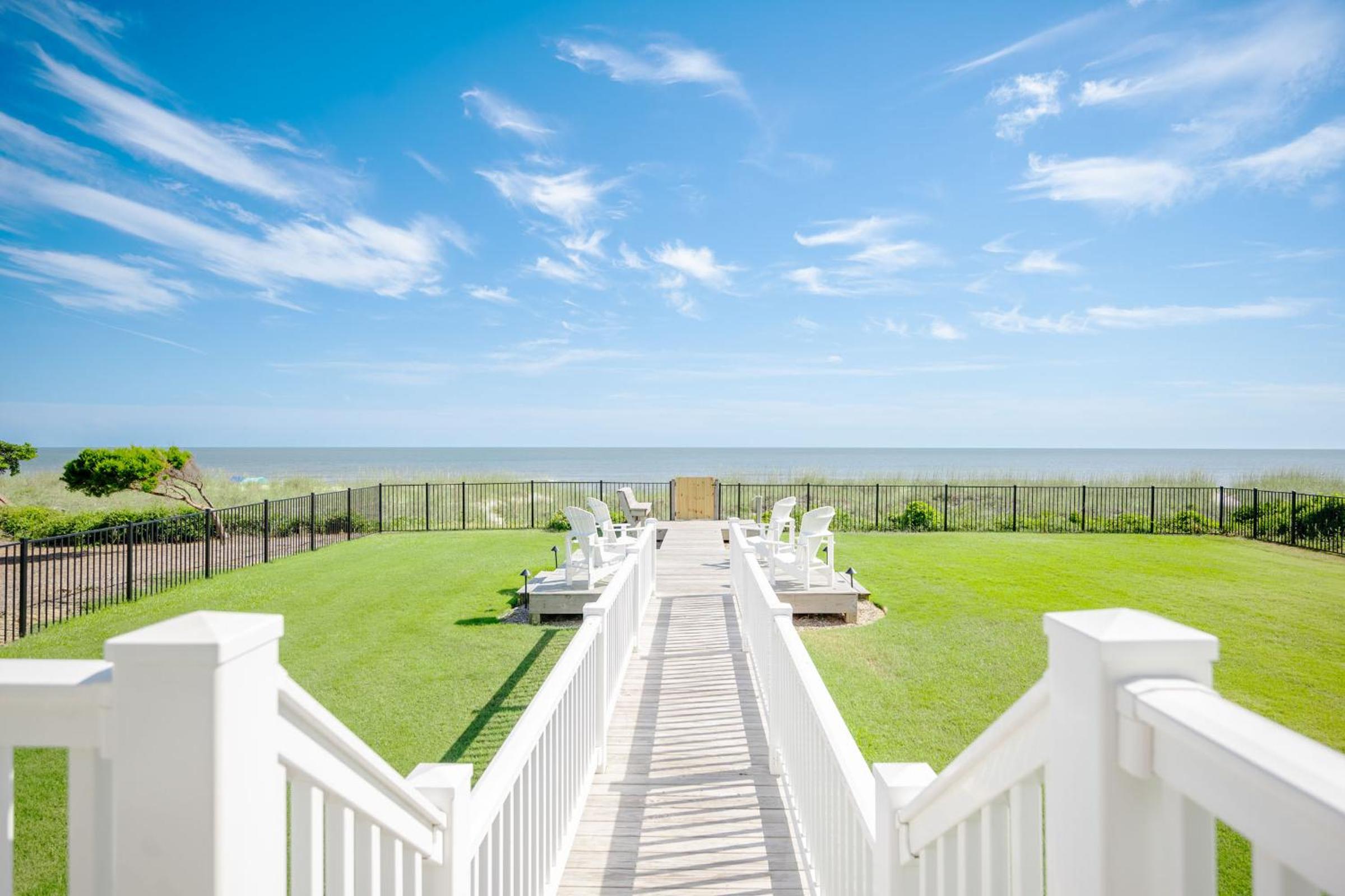 Serenity by the Sea by Oak Island Accommodations