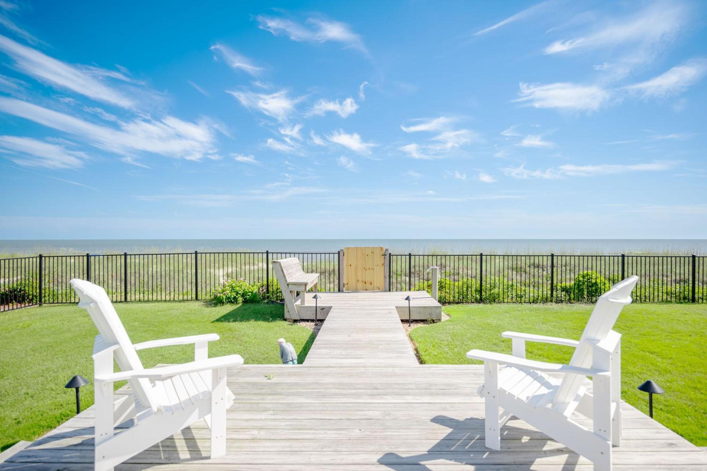 Serenity by the Sea by Oak Island Accommodations
