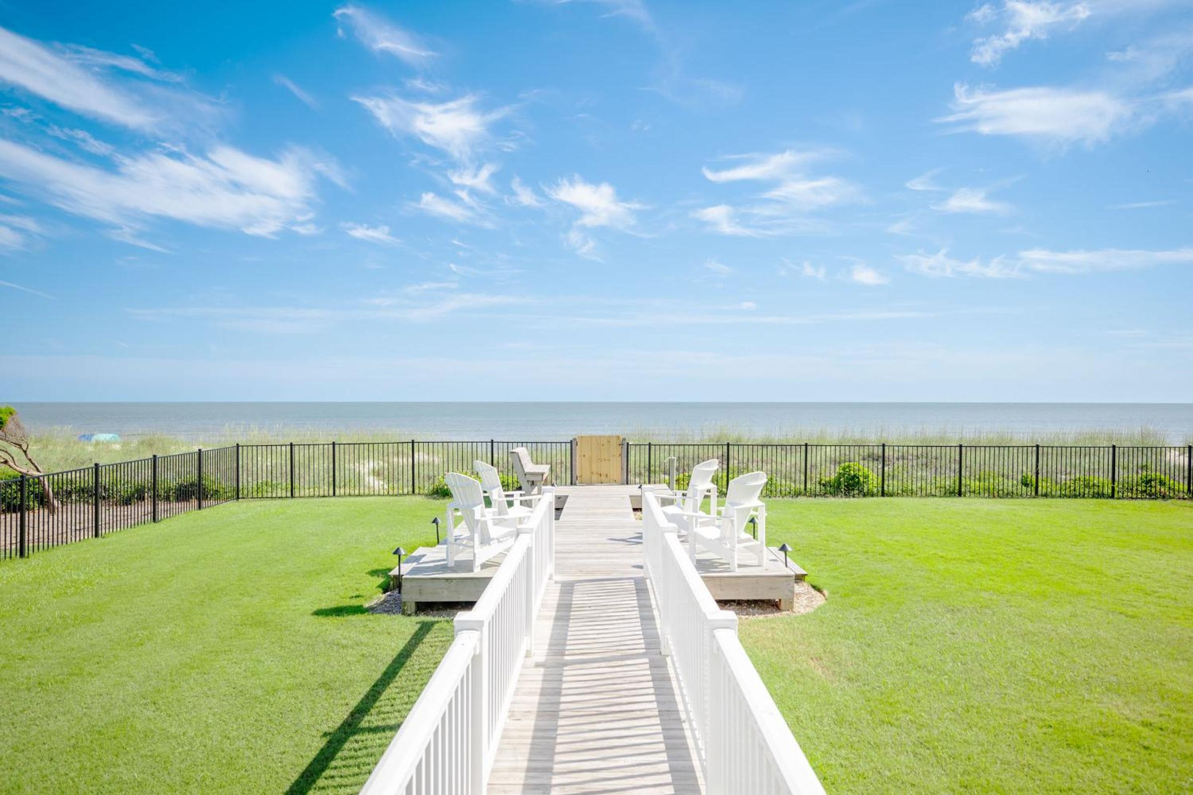 Serenity by the Sea by Oak Island Accommodations