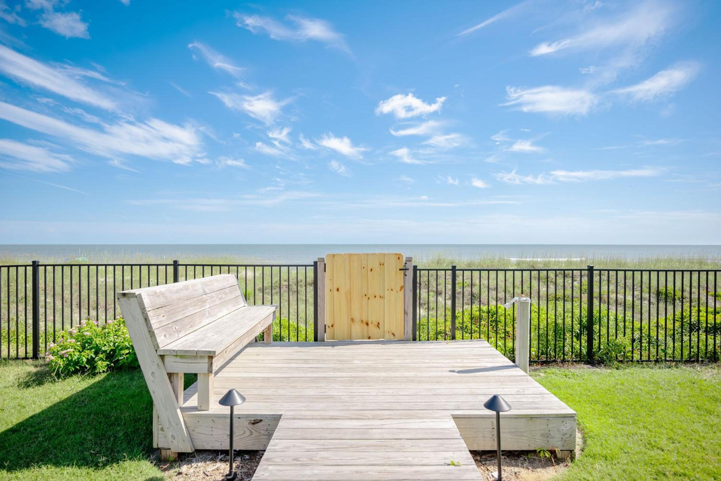 Serenity by the Sea by Oak Island Accommodations