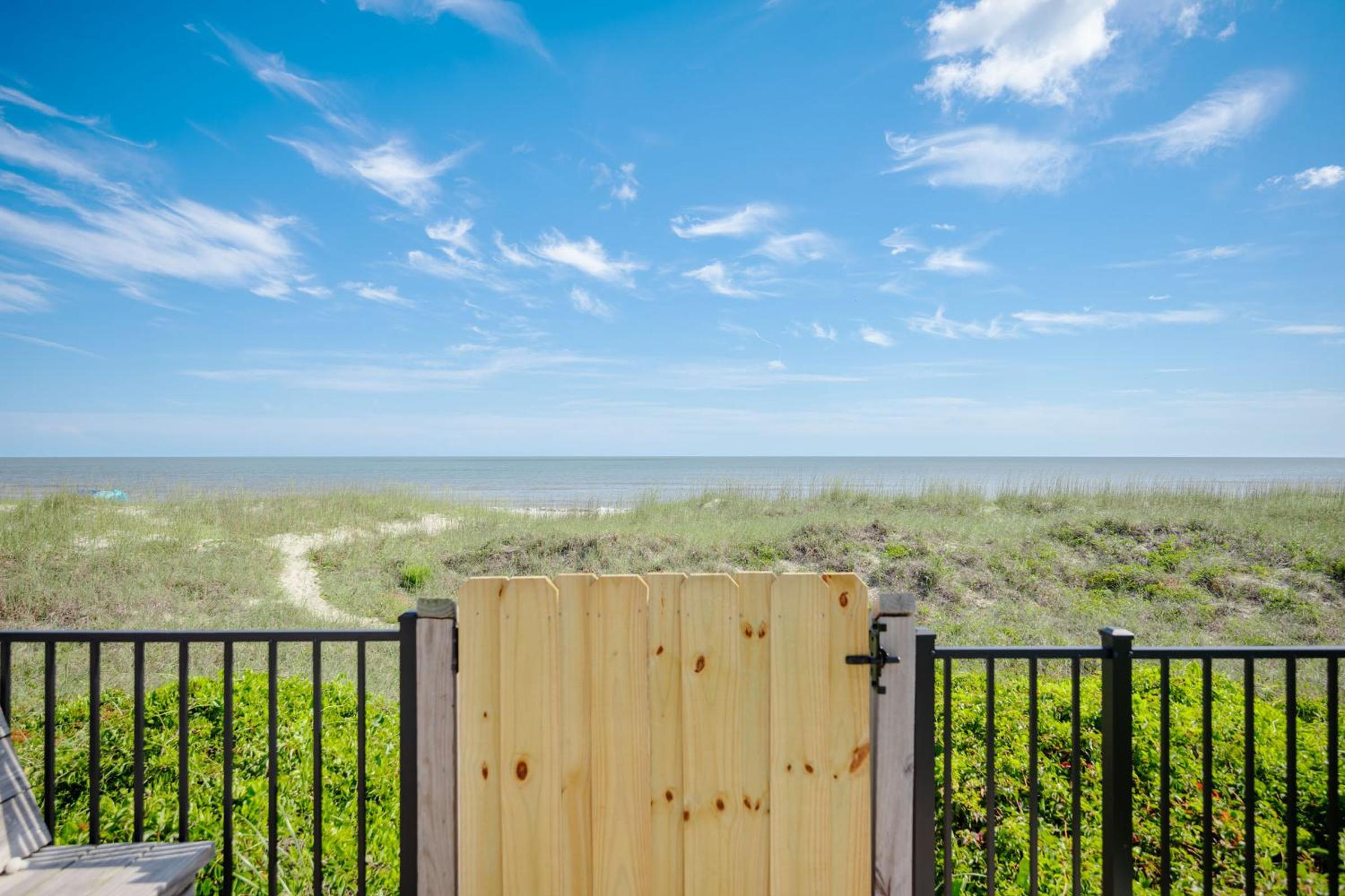 Serenity by the Sea by Oak Island Accommodations