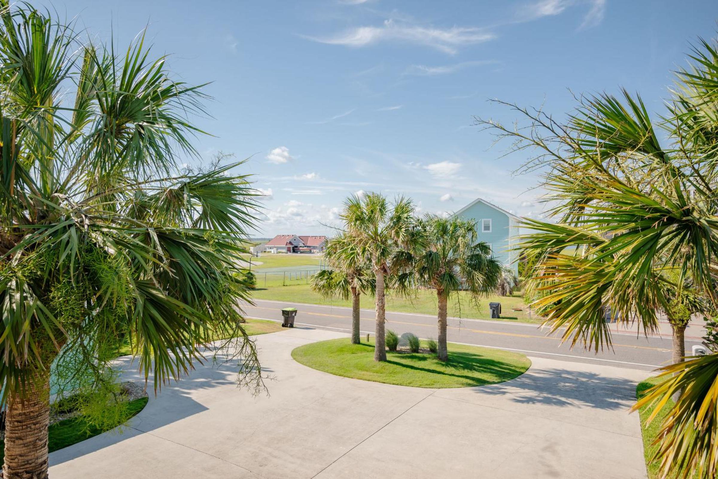 Serenity by the Sea by Oak Island Accommodations