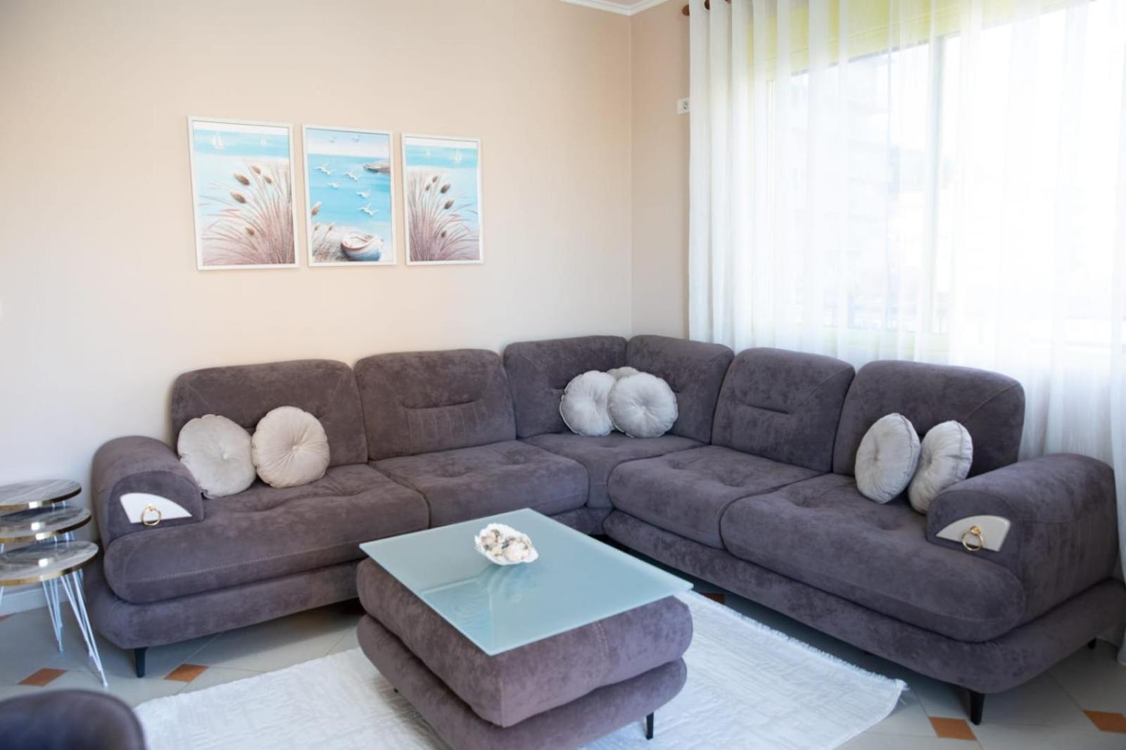 Twins Apartment's