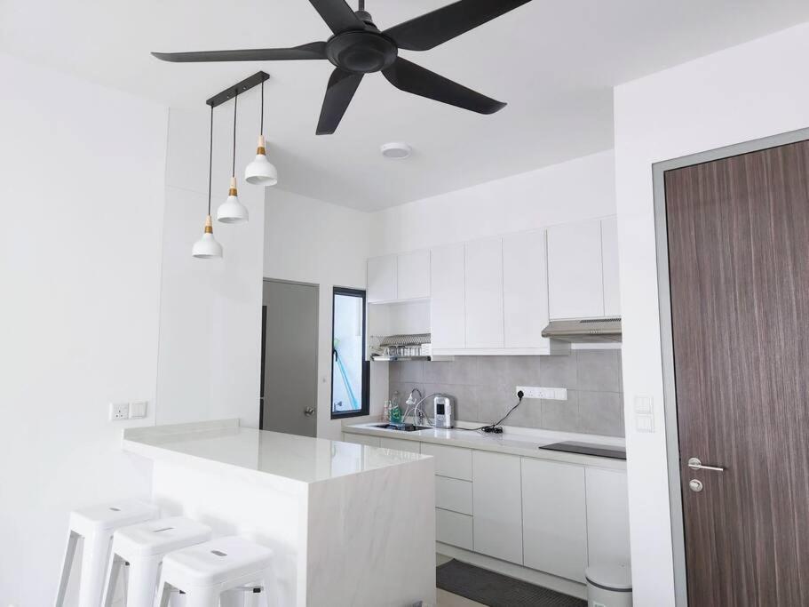 Luxury Spacious 4 Bedroom Suite - Cheras Maluri MRT