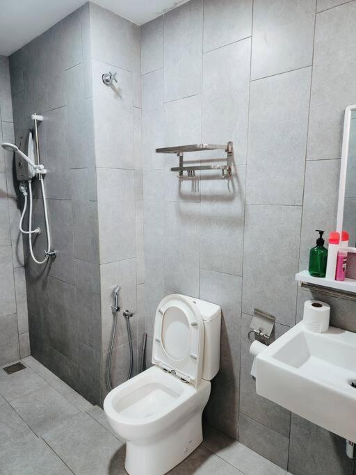 Luxury Spacious 4 Bedroom Suite - Cheras Maluri MRT