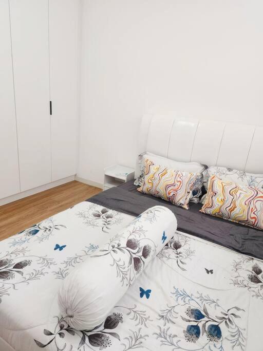 Luxury Spacious 4 Bedroom Suite - Cheras Maluri MRT