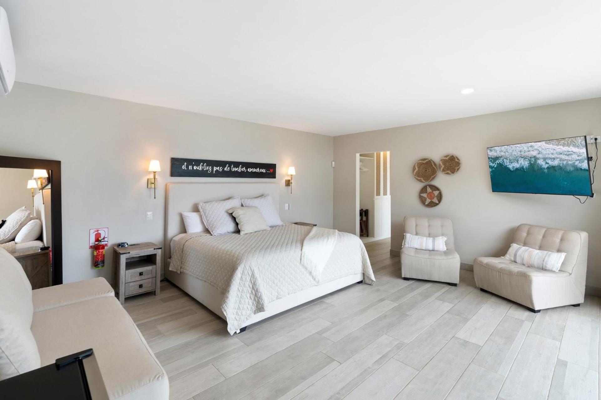 Luxe Tropical Villa with Sparkling Infinity Pool, Panoramic Ocean Views & Community Amenities