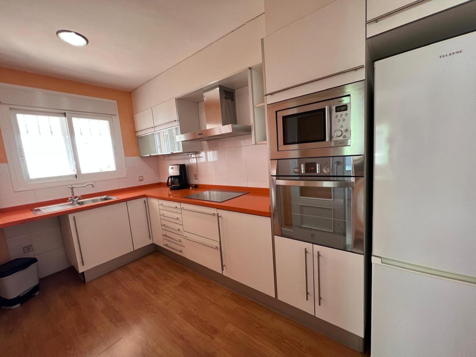 Chalet con piscina privada y aacc