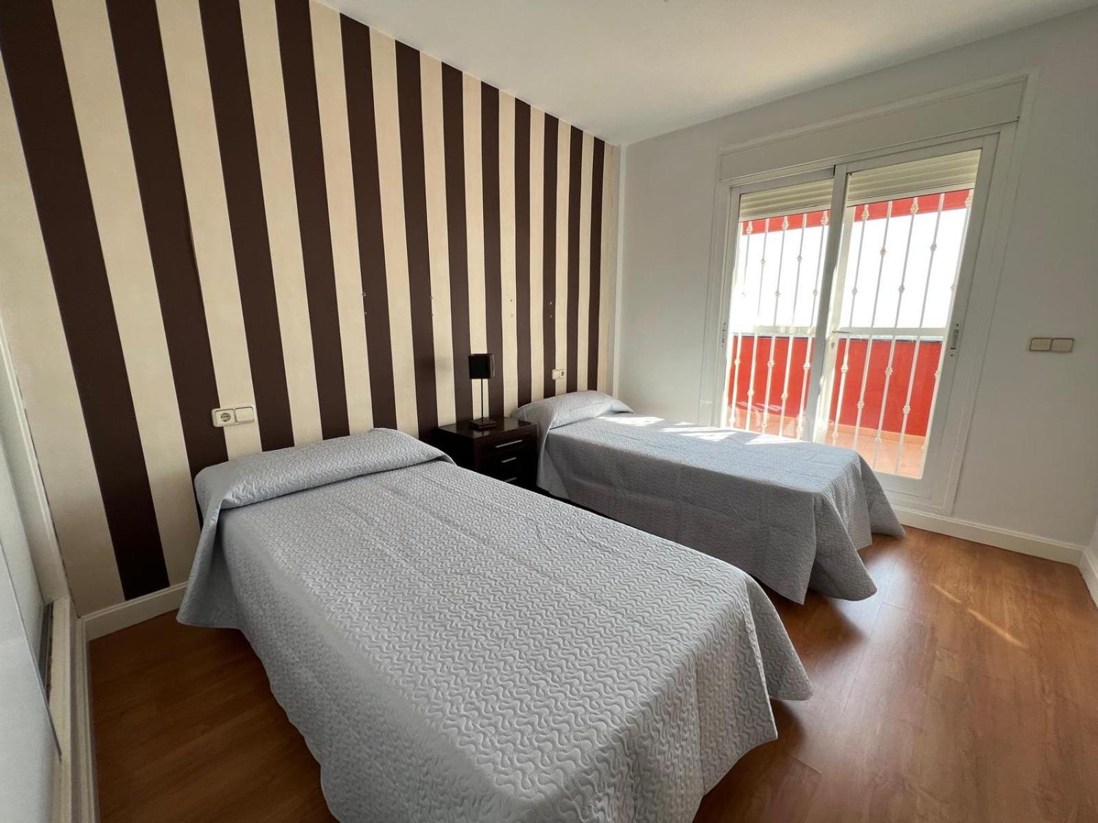Chalet con piscina privada y aacc