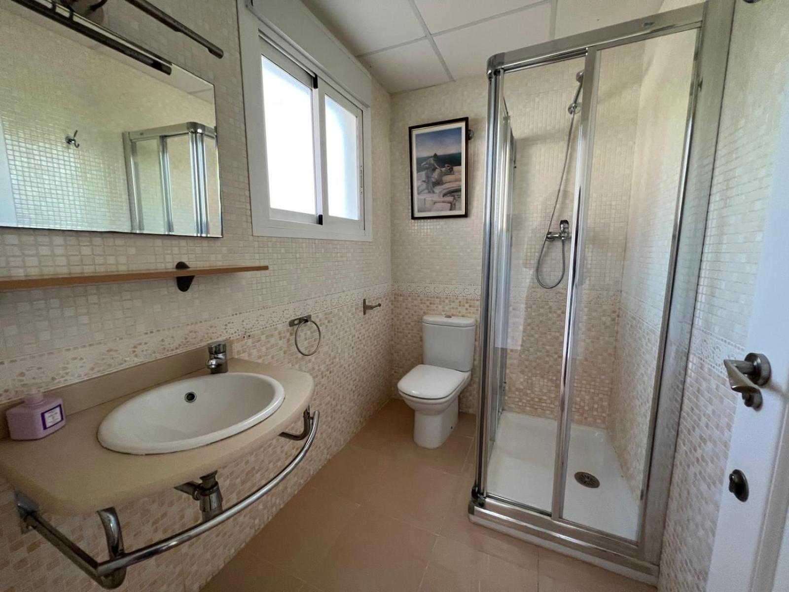 Chalet con piscina privada y aacc