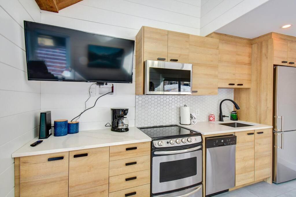 Modern Cottage in the Tremblant Ski Village