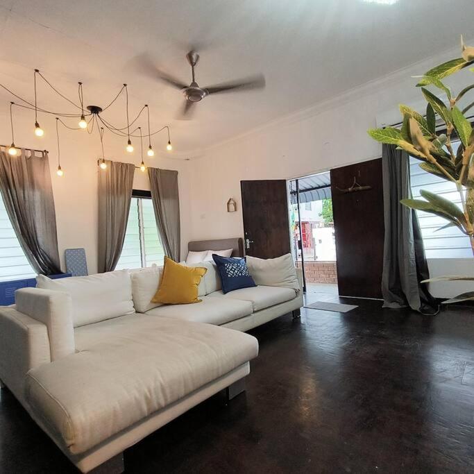 Getaway Hometsay Neaby Beach batu Ferringghi 4BR for 15px photo 5