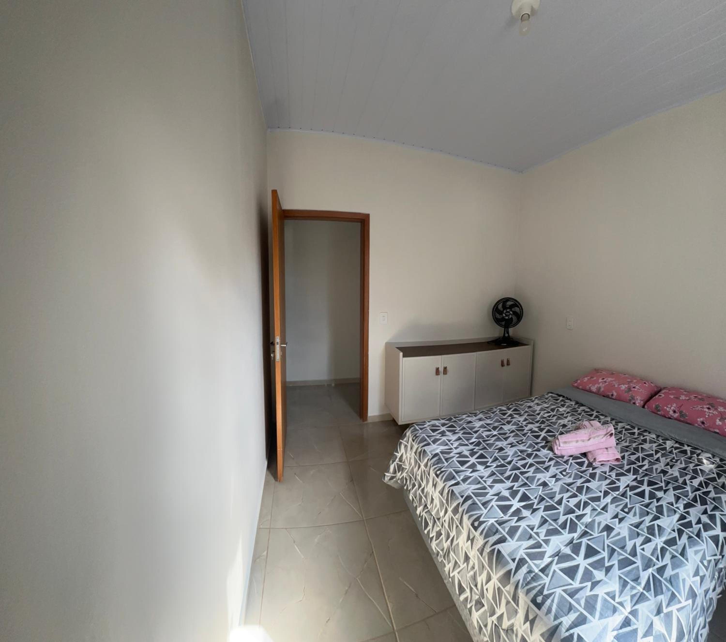 Casa confortável para até 4 pessoas - 2 quartos - ótima localização