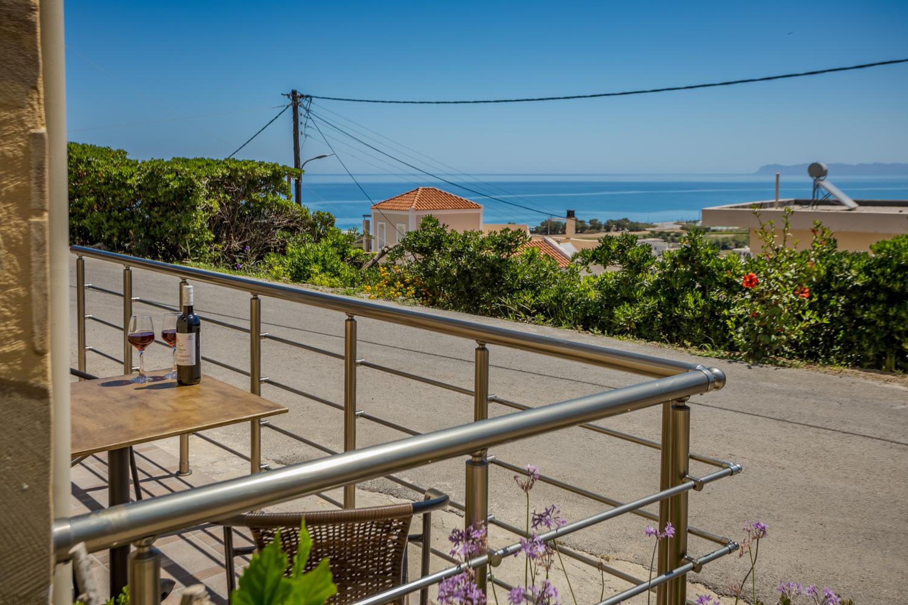 Petra's Charming Home, 500m to Beach photo 2