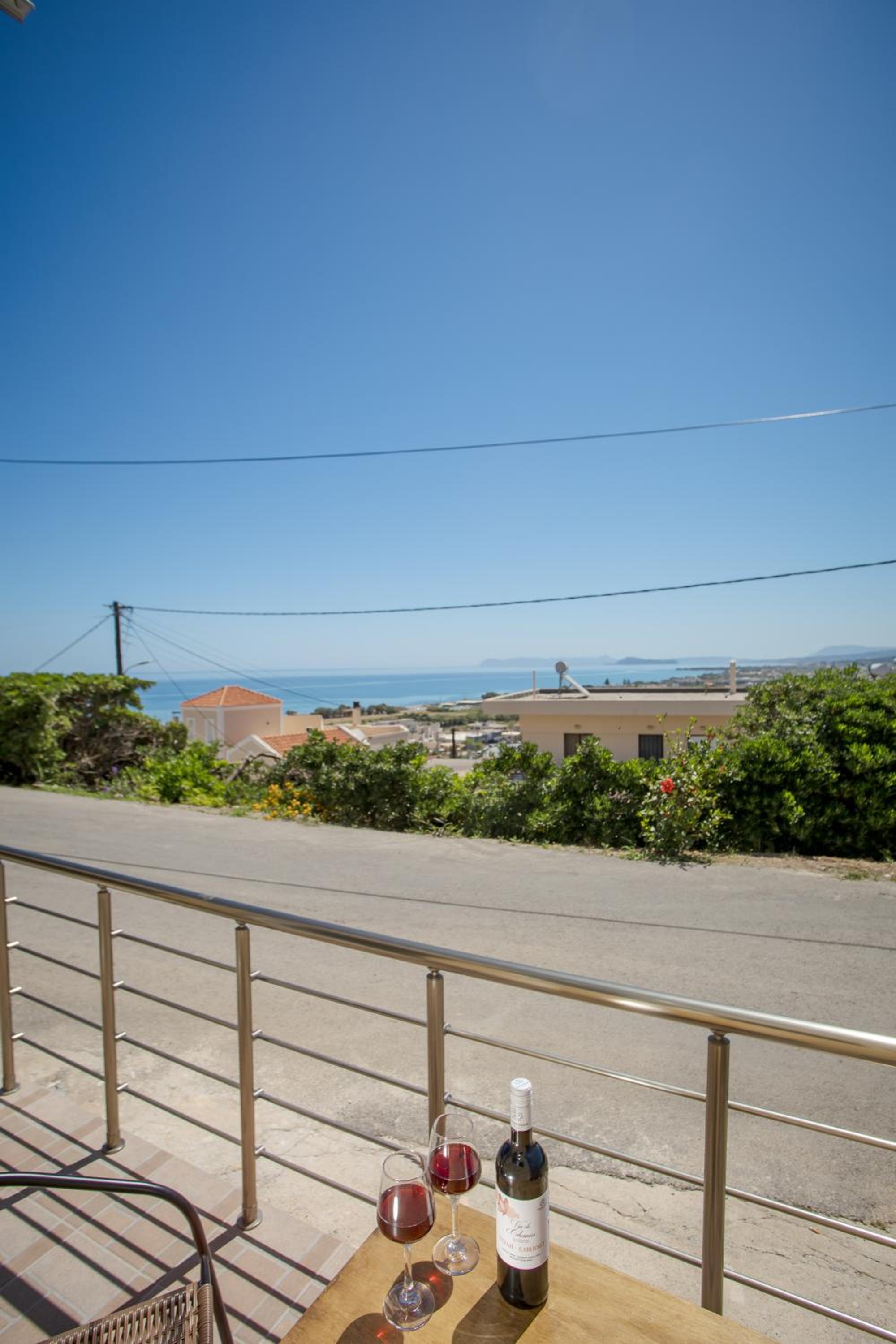 Petra's Charming Home, 500m to Beach