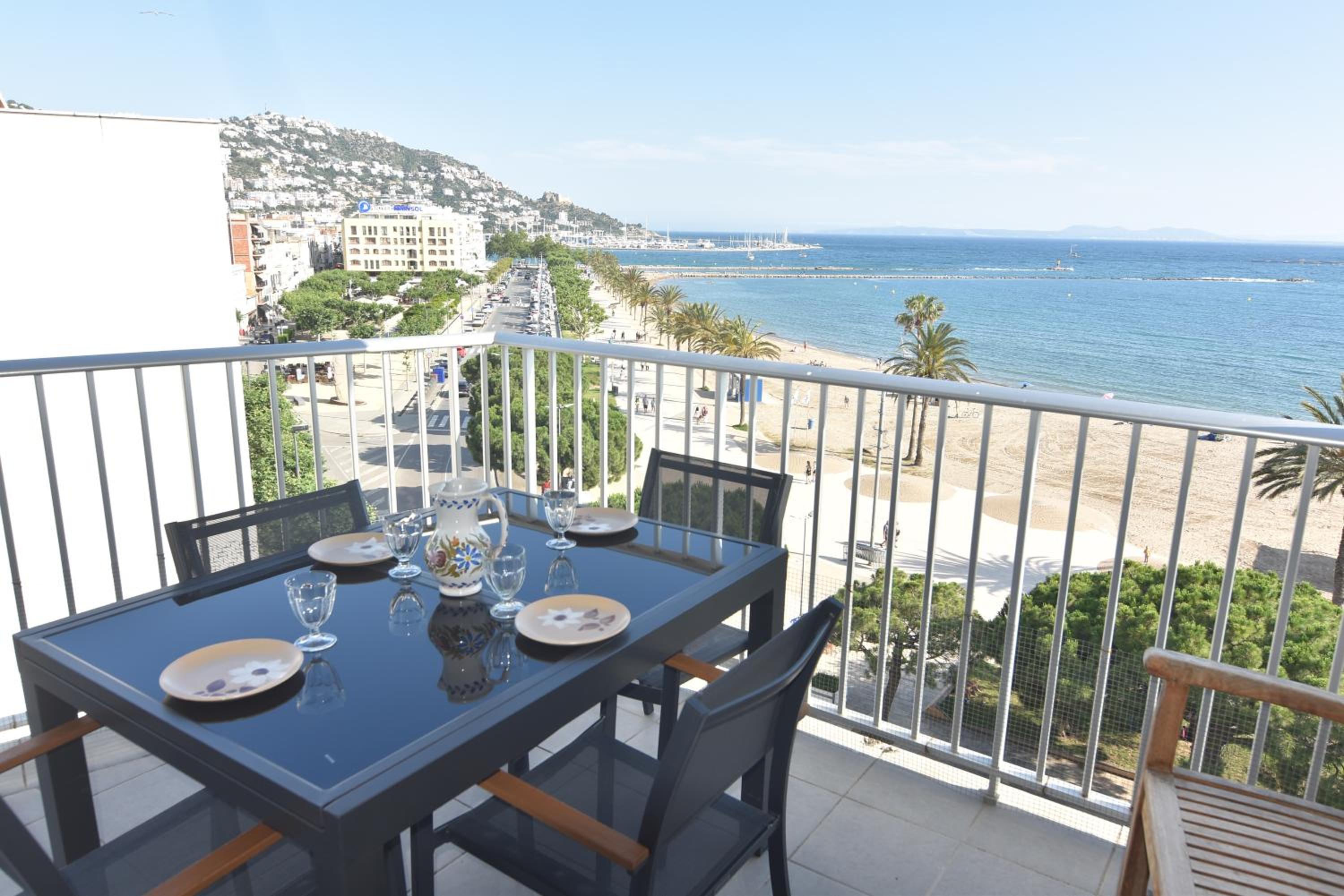 RNET - La Palmera Roses photo 2