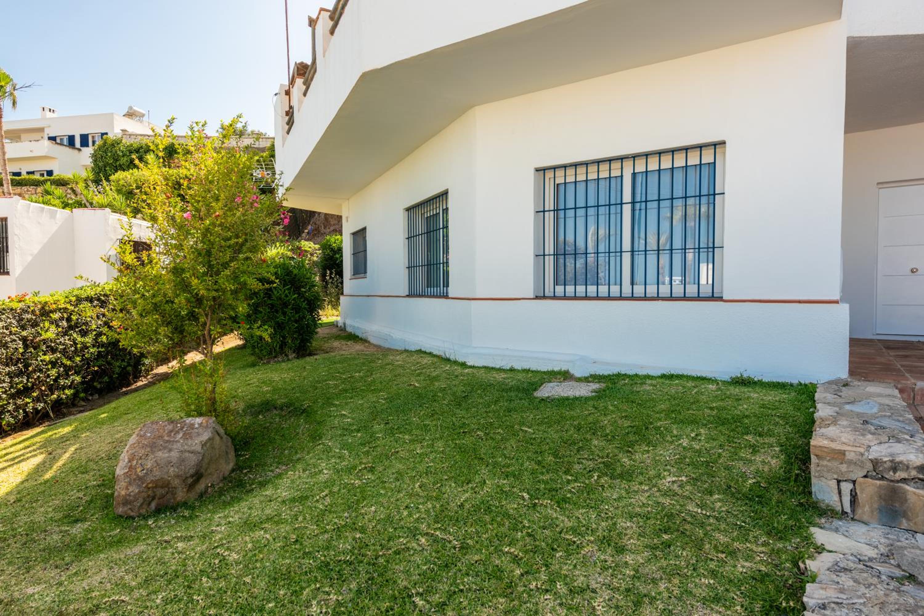 Torreguadiaro Retreat - 2 min walk to beach view 3