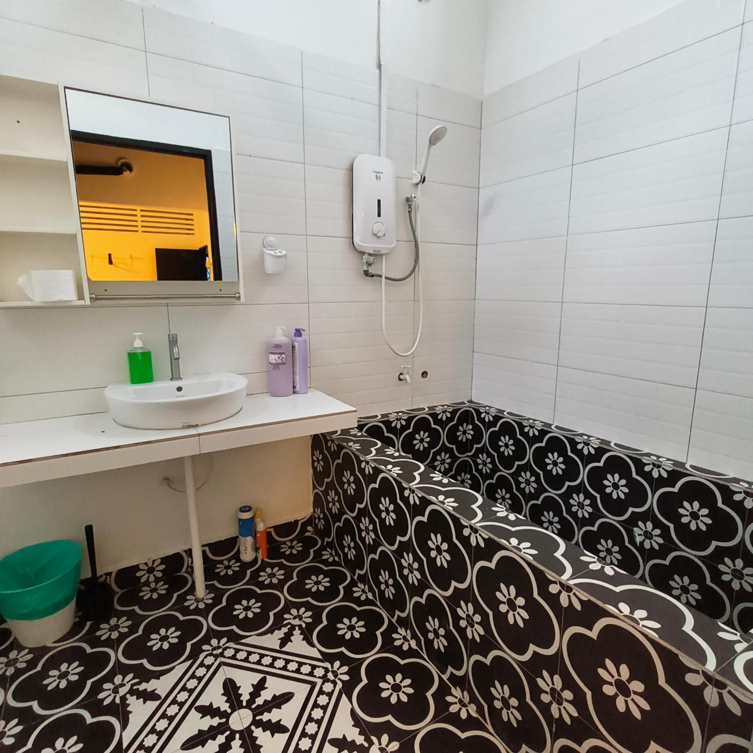 Getaway Hometsay Neaby Beach batu Ferringghi 4BR for 15px photo 4