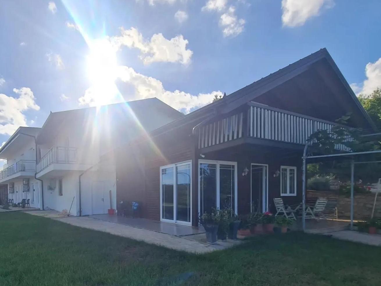 Sol Apartments Gjiri Lalzit