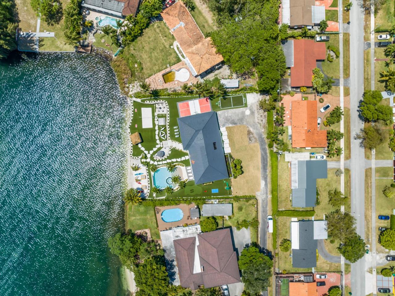 Wonderlake Infinity Pool Resort L66