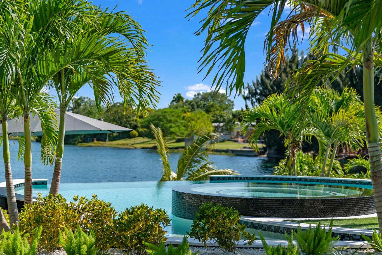 Wonderlake Infinity Pool Resort L66