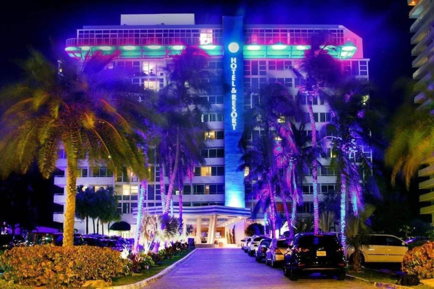 Beachfront Condo with Pool, Balcony & Ocean Views