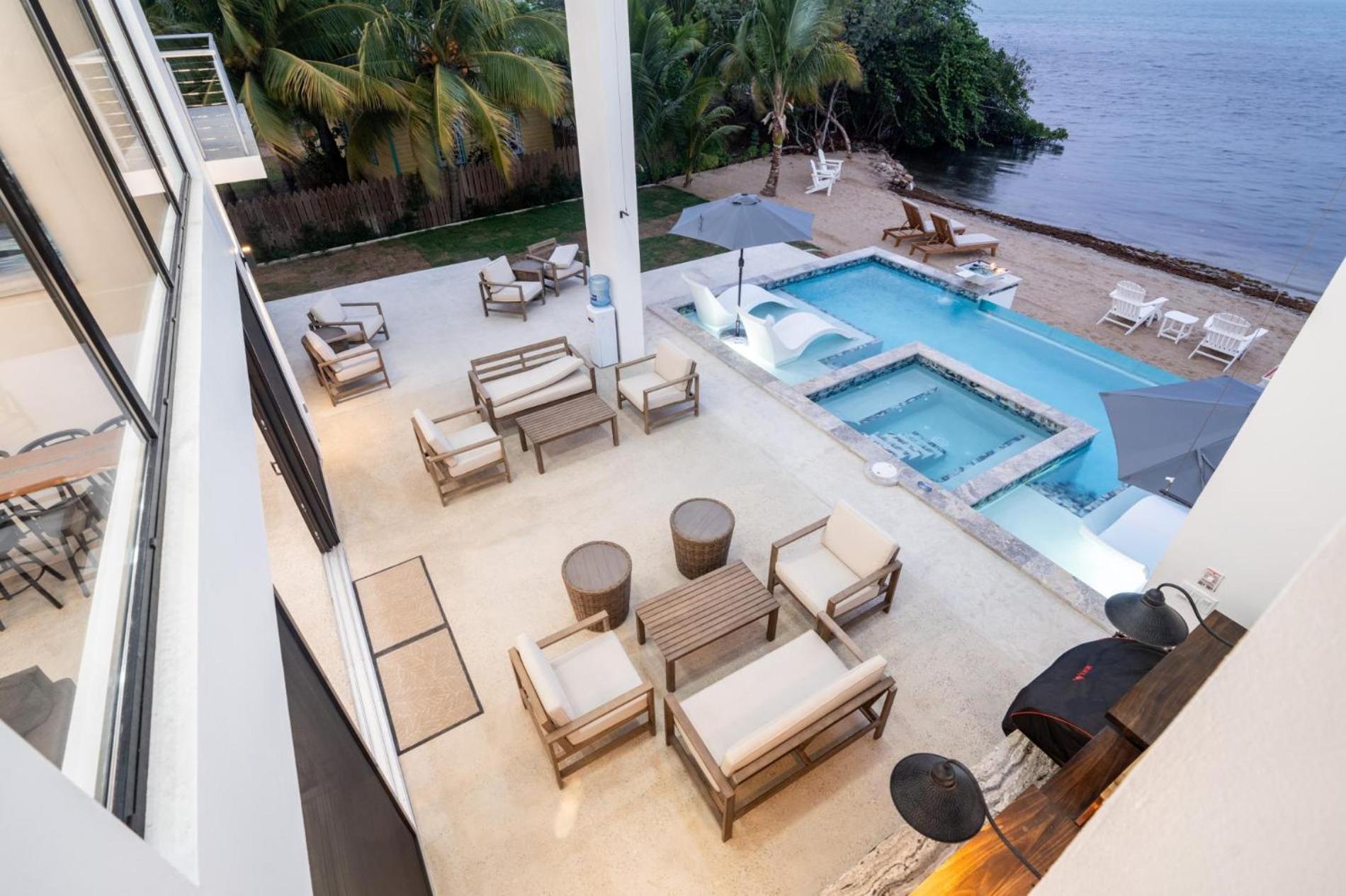 Spacious 4-Bed Villa in Placencia Village w Pool