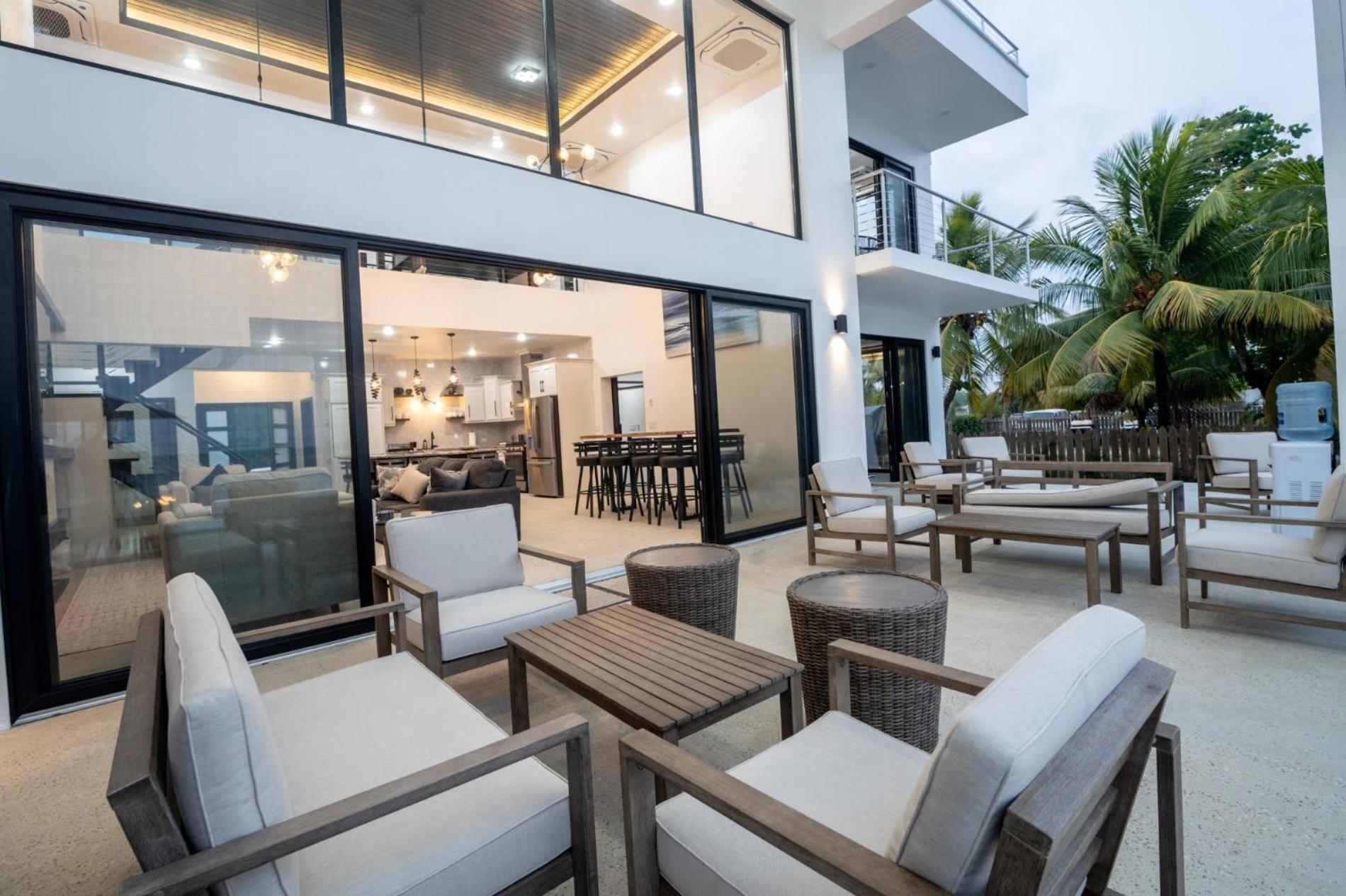 Spacious 4-Bed Villa in Placencia Village w Pool