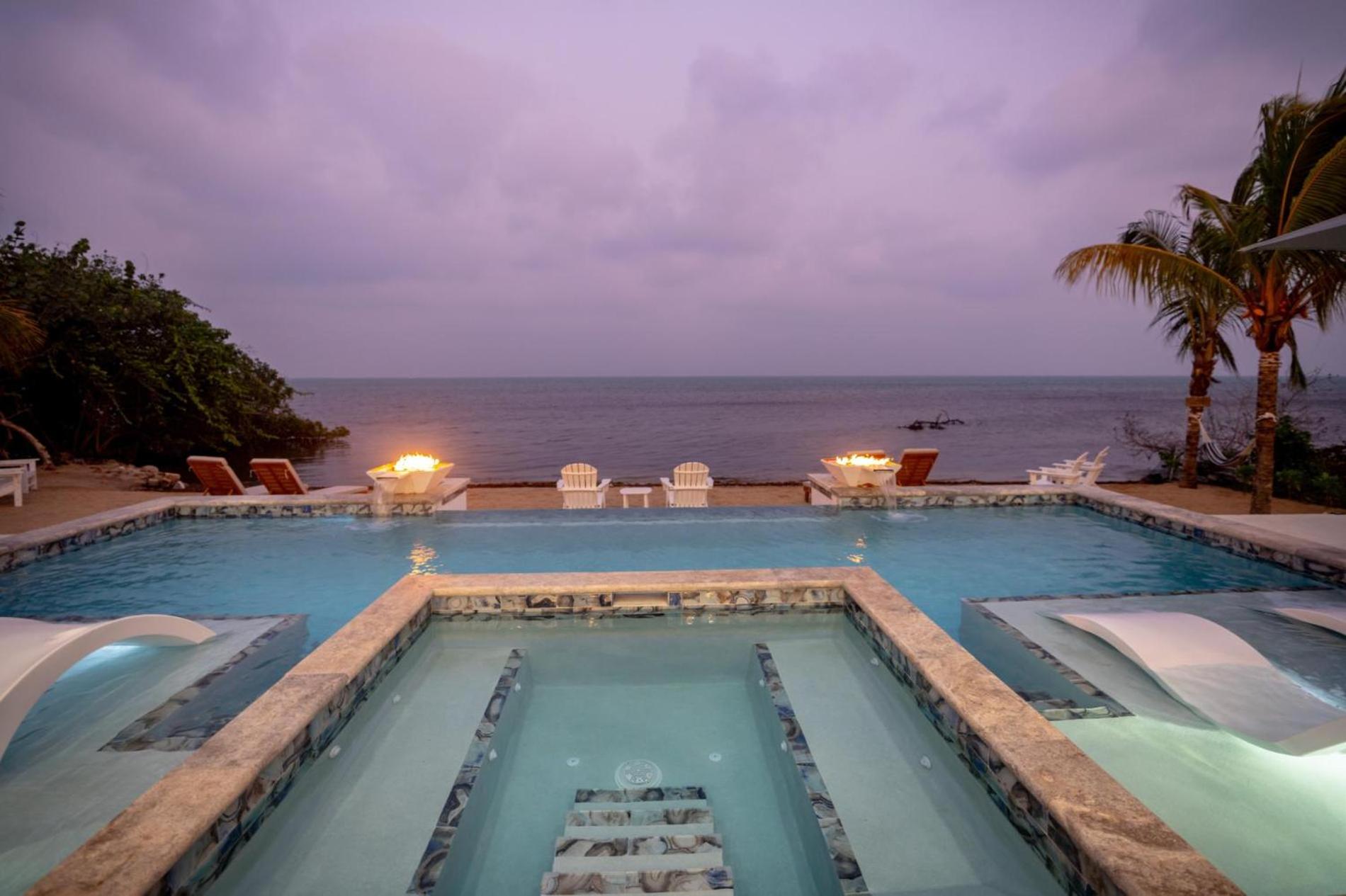 Spacious 4-Bed Villa in Placencia Village w Pool