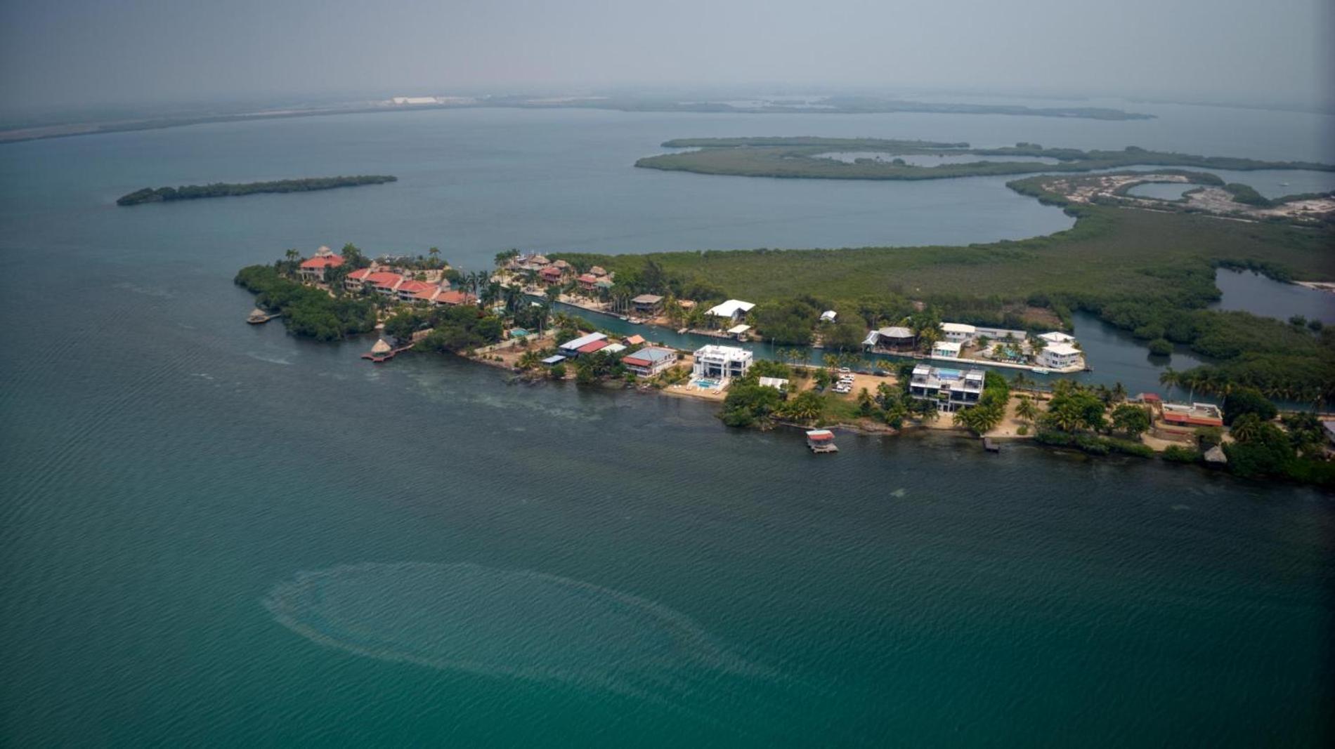 Spacious 4-Bed Villa in Placencia Village w Pool