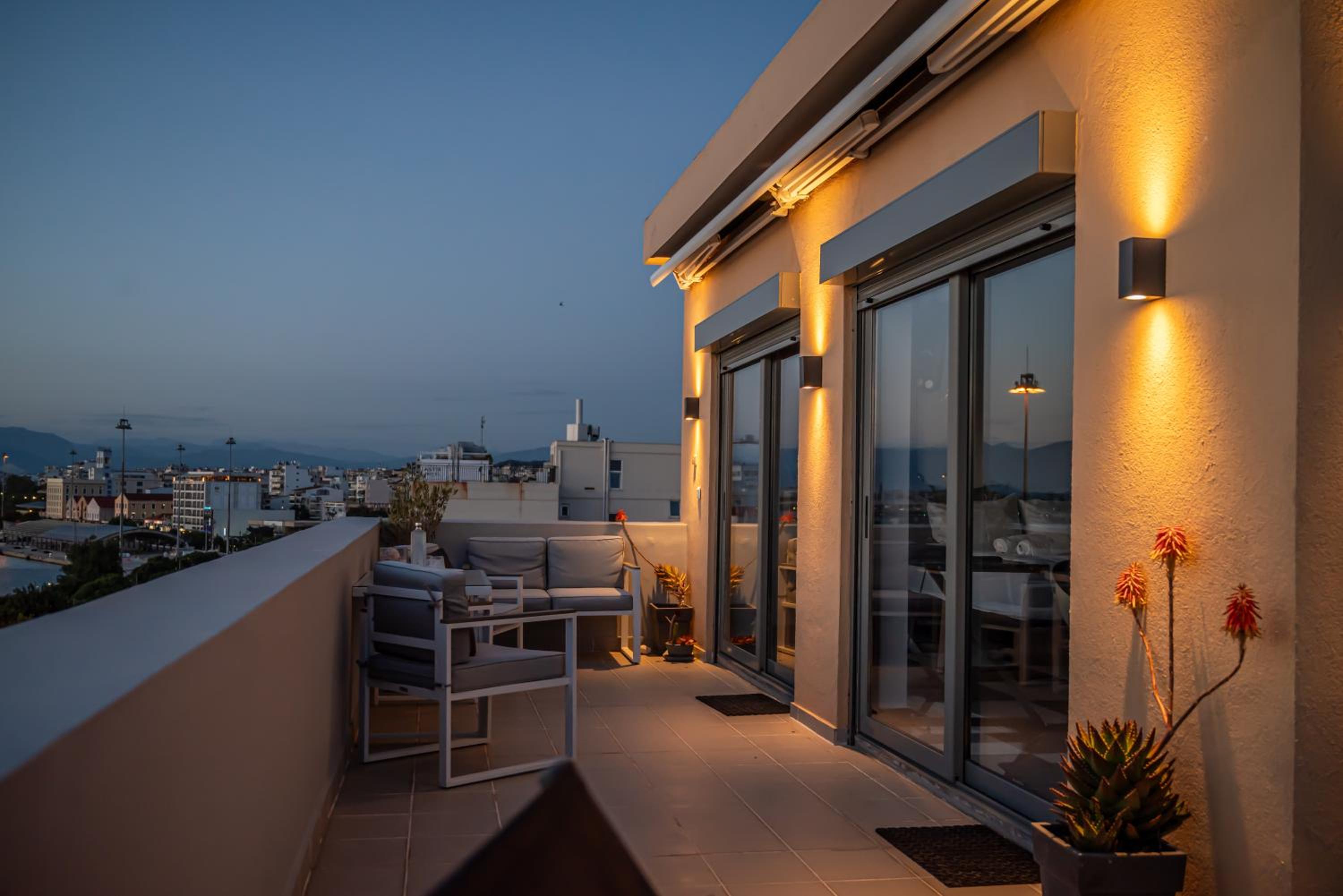Majestic Penthouse in the heart of Patra photo 2