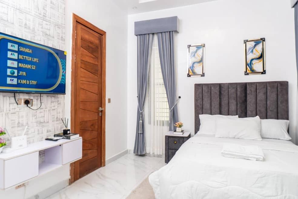 Urban Retreat Luxury Shortlet Apartment Lekki ajah Lagos with pool and gym
