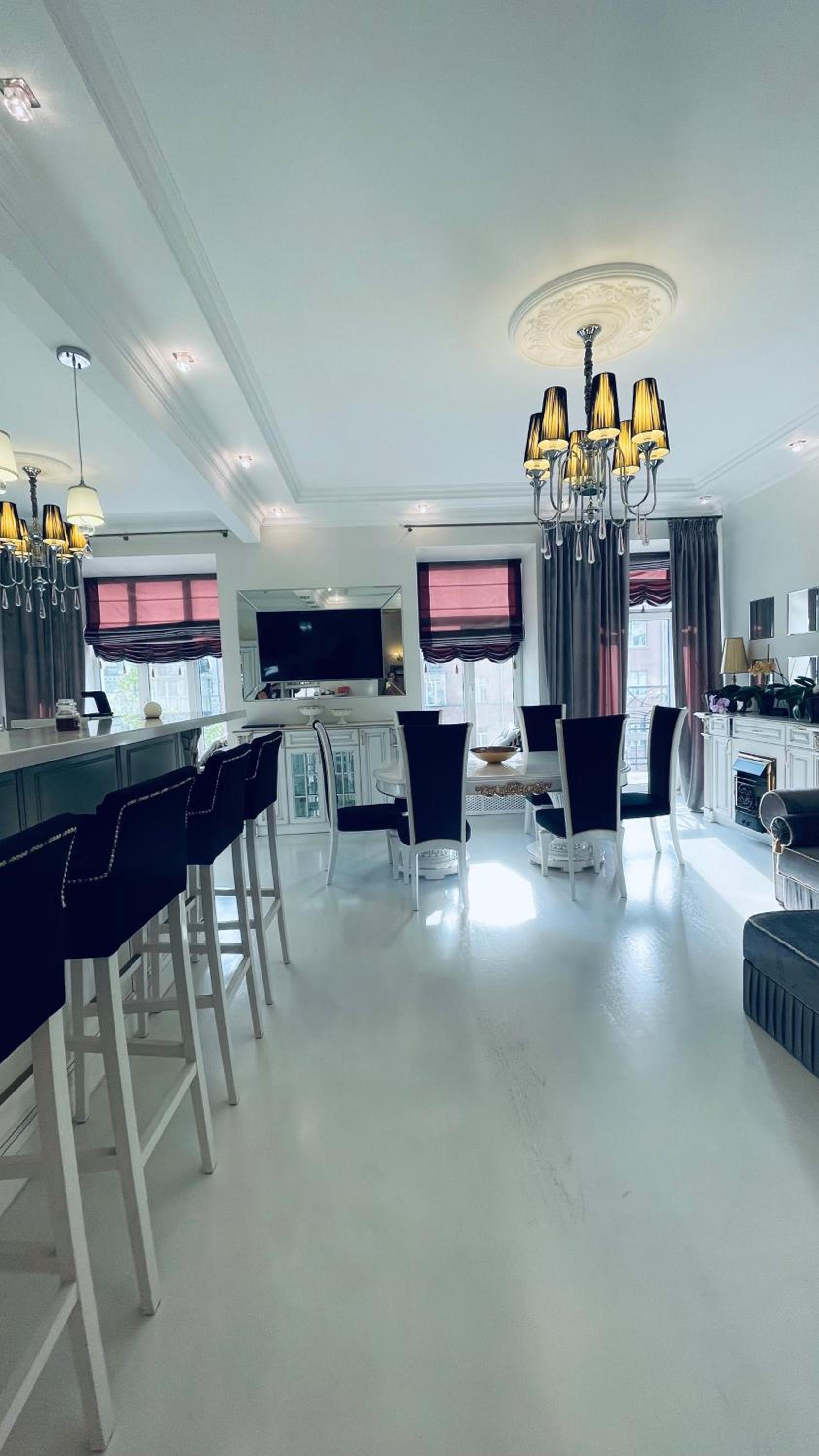 Luxury design apartments in the center of Kiev view 3