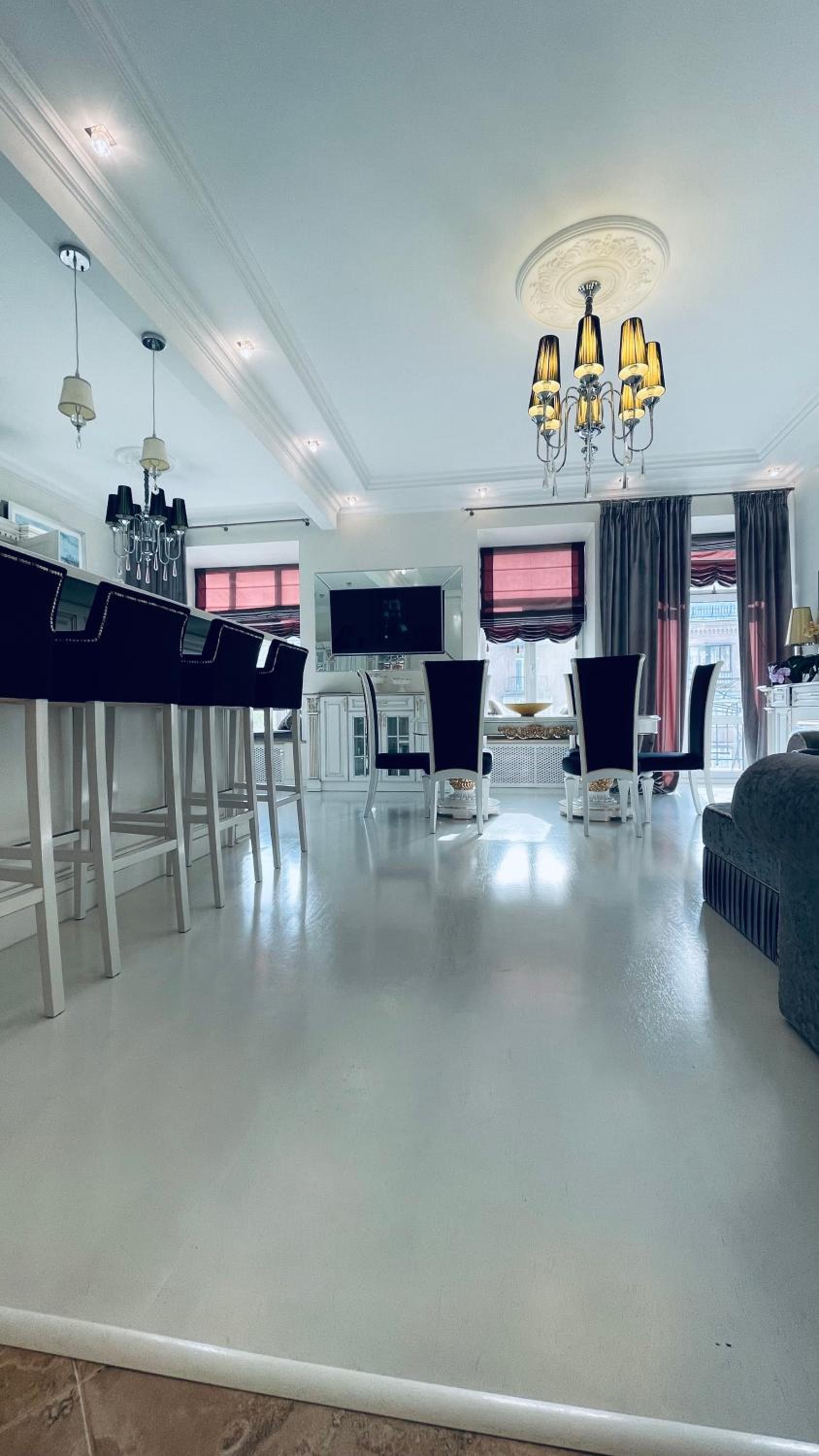 Luxury design apartments in the center of Kiev view 4