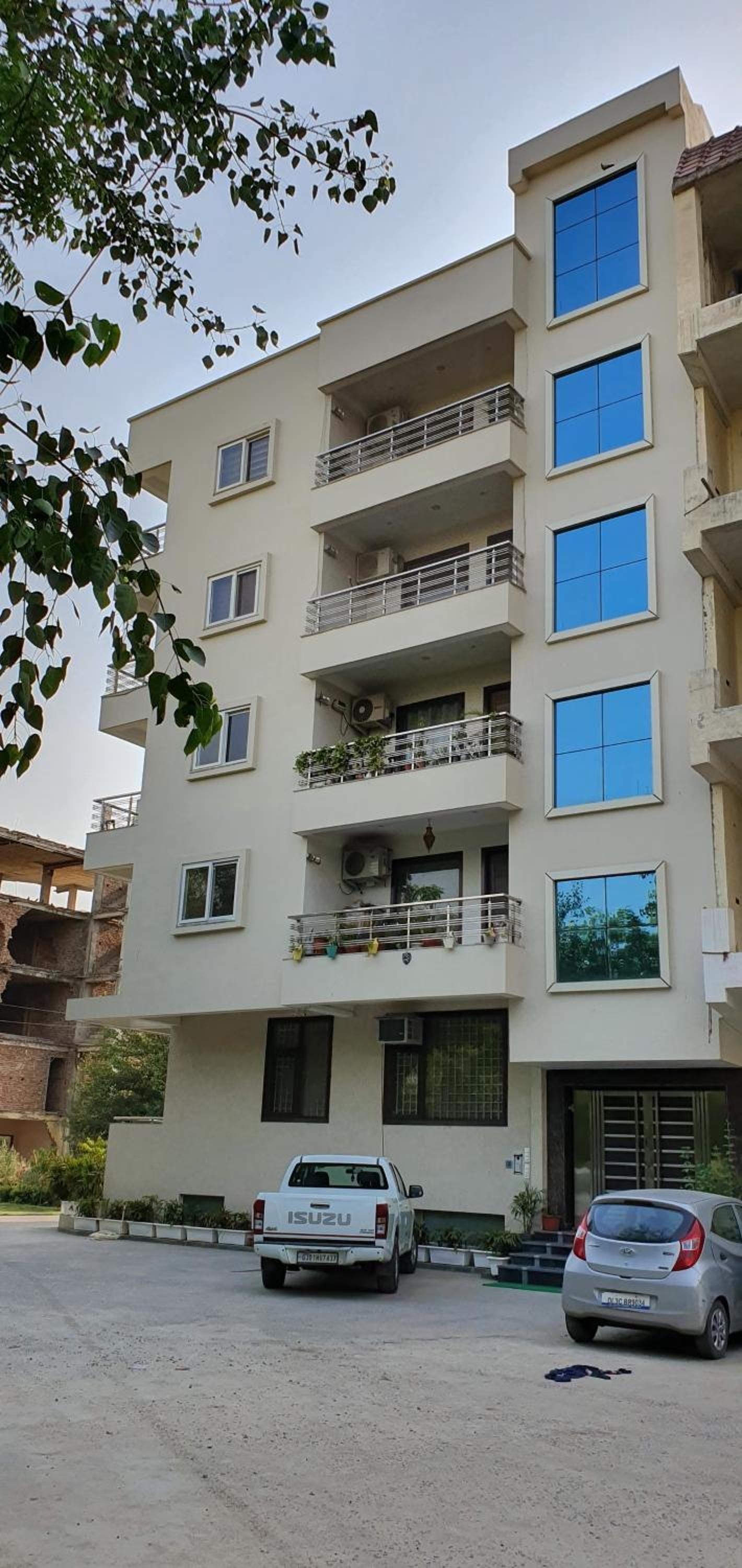 Vacation Paradise- Luxurious 3-bhk Flat near IGI Airport and ICC view 4
