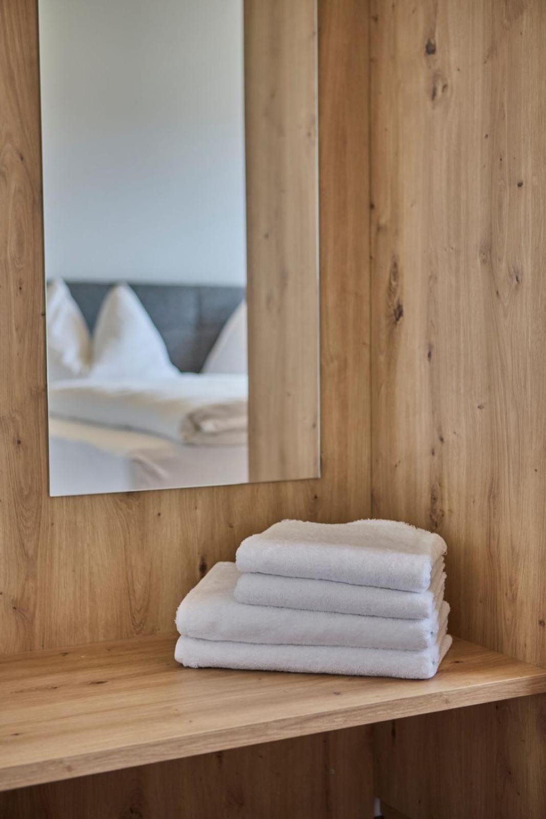 Barons Living