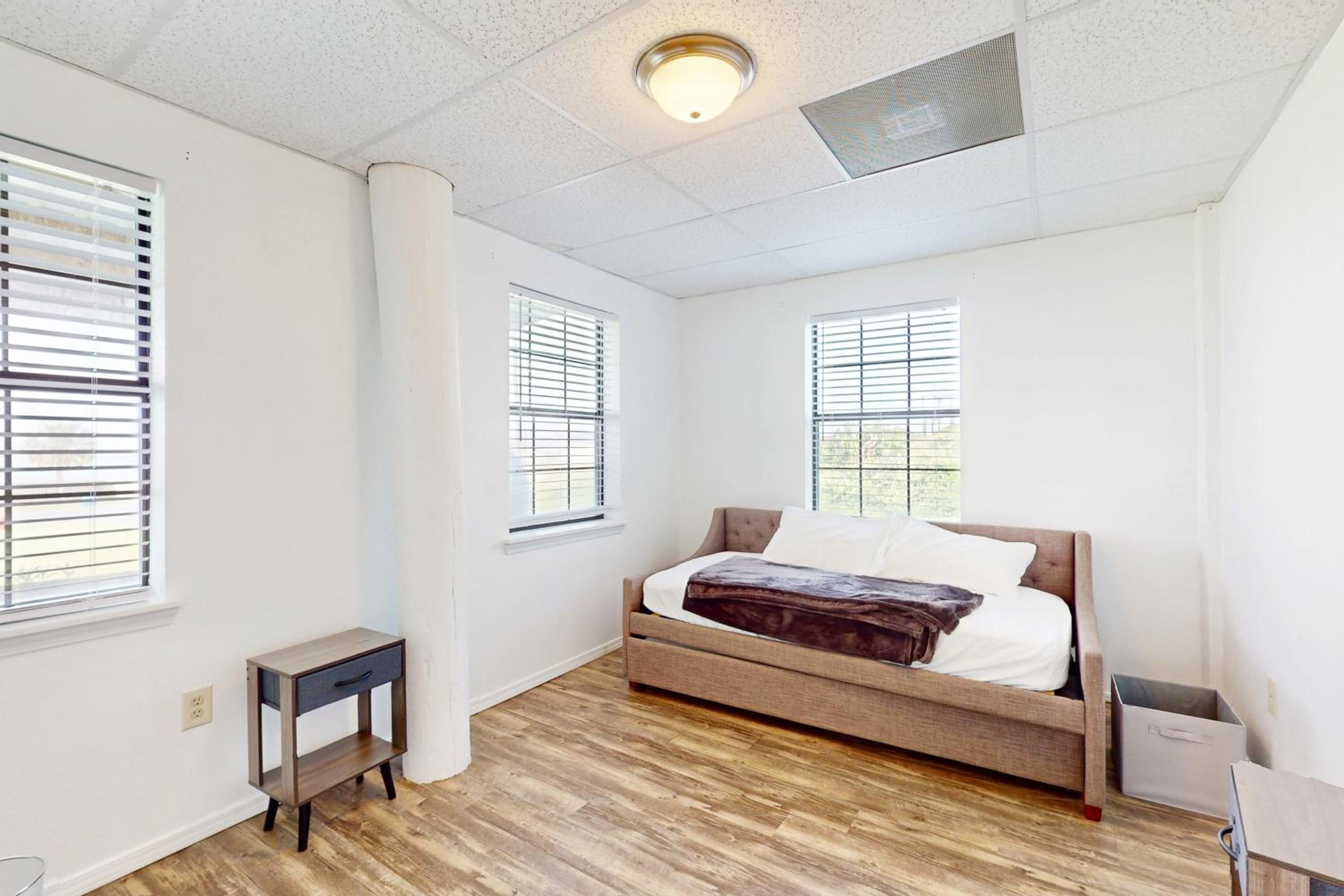 Bay Views and Beach Access Ingleside Getaway