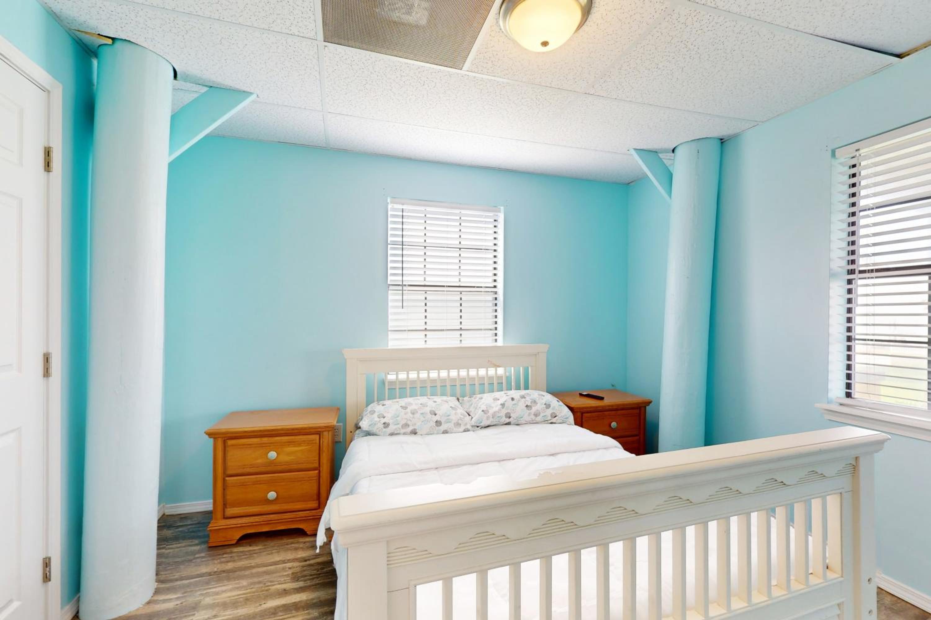 Bay Views and Beach Access Ingleside Getaway