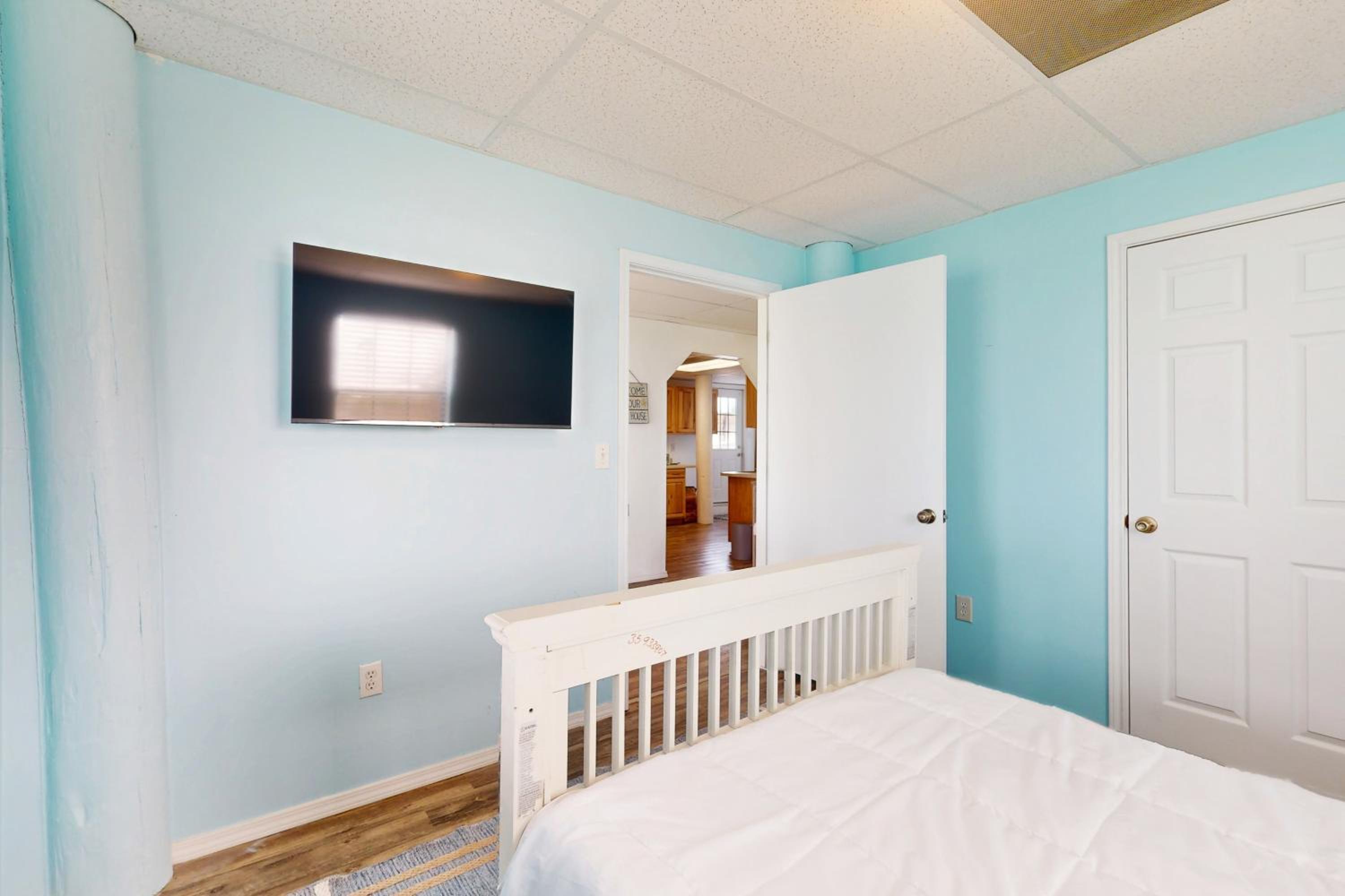 Bay Views and Beach Access Ingleside Getaway