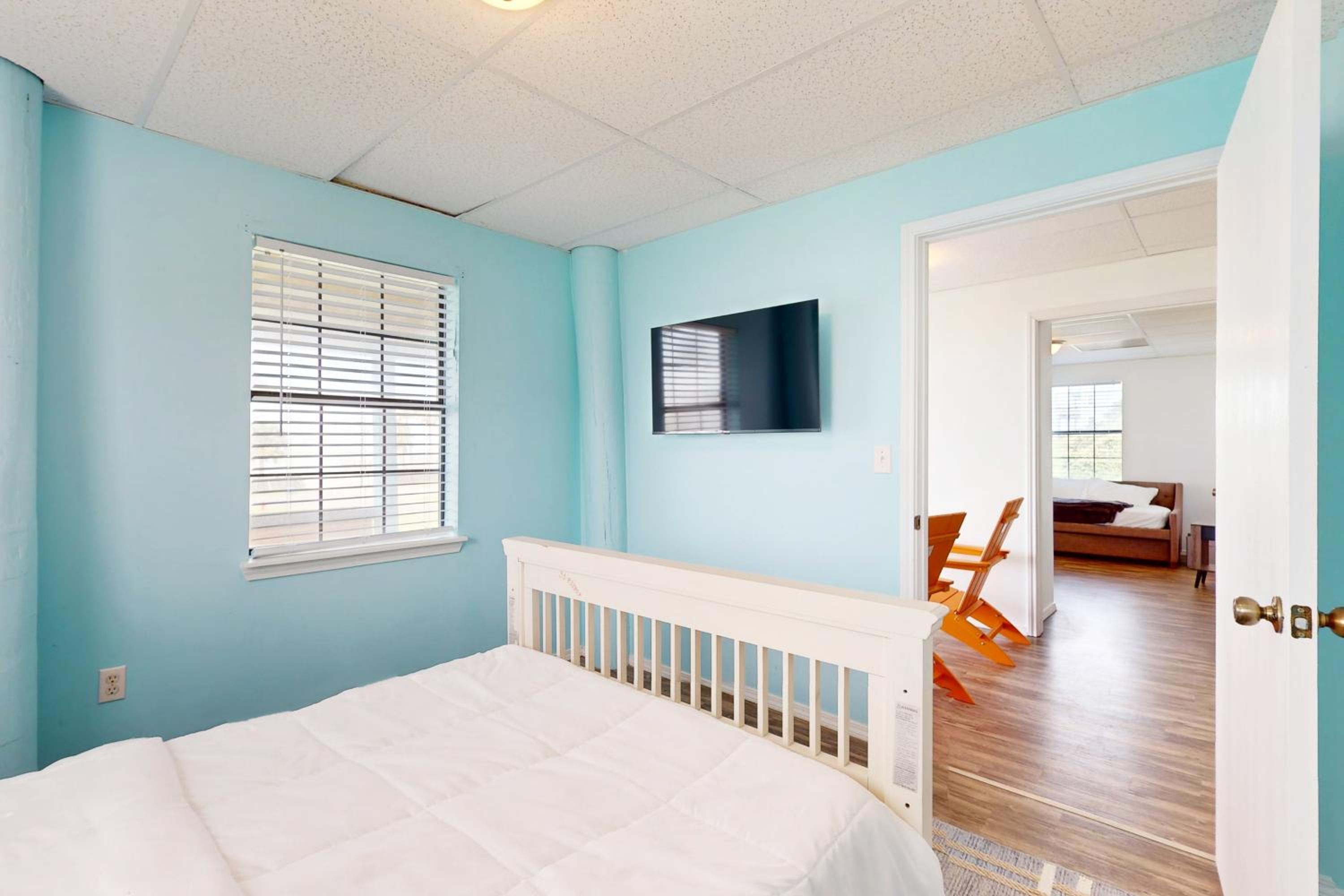 Bay Views and Beach Access Ingleside Getaway